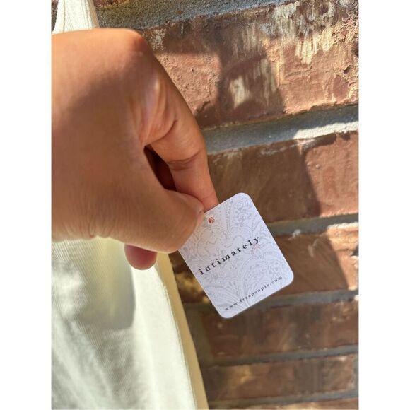 Intimately size medium color ivory and cream new with tag in excellent condition - Picture 4 of 9